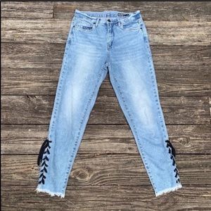 BlankNYC | High rise /high waisted tapered jean 27